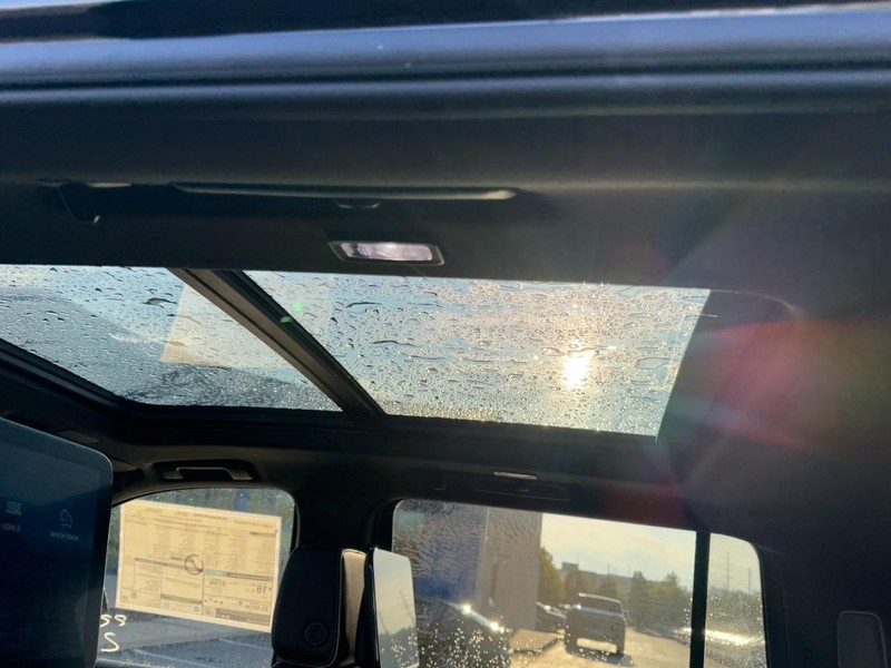 Chevrolet Suburban Vehicle Image 08