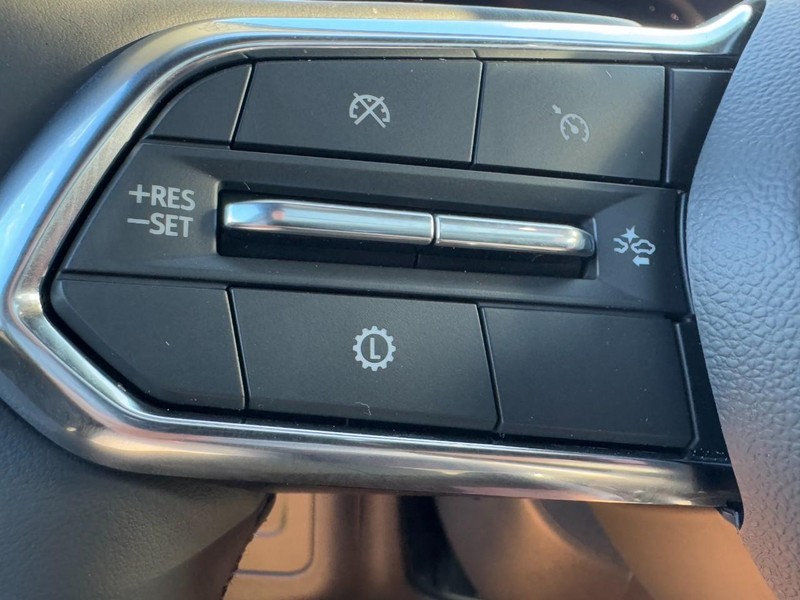 Chevrolet Suburban Vehicle Image 14