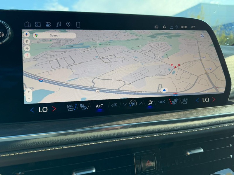 Chevrolet Suburban Vehicle Image 18