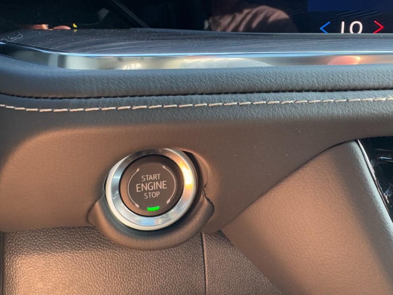 Chevrolet Suburban Vehicle Image 20