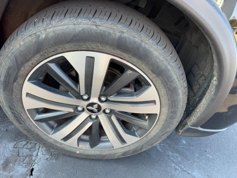 Mitsubishi Outlander Sport Vehicle Image 05