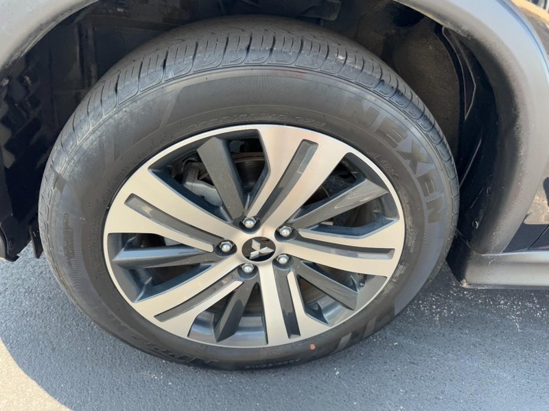 Mitsubishi Outlander Sport Vehicle Image 07