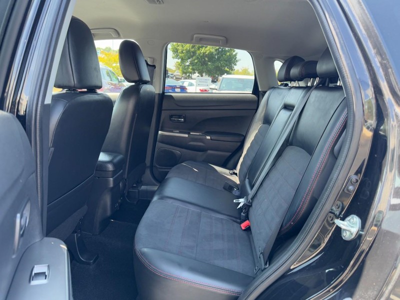 Mitsubishi Outlander Sport Vehicle Image 10