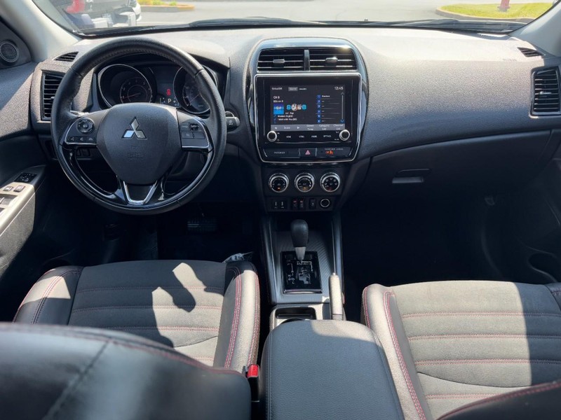 Mitsubishi Outlander Sport Vehicle Image 11