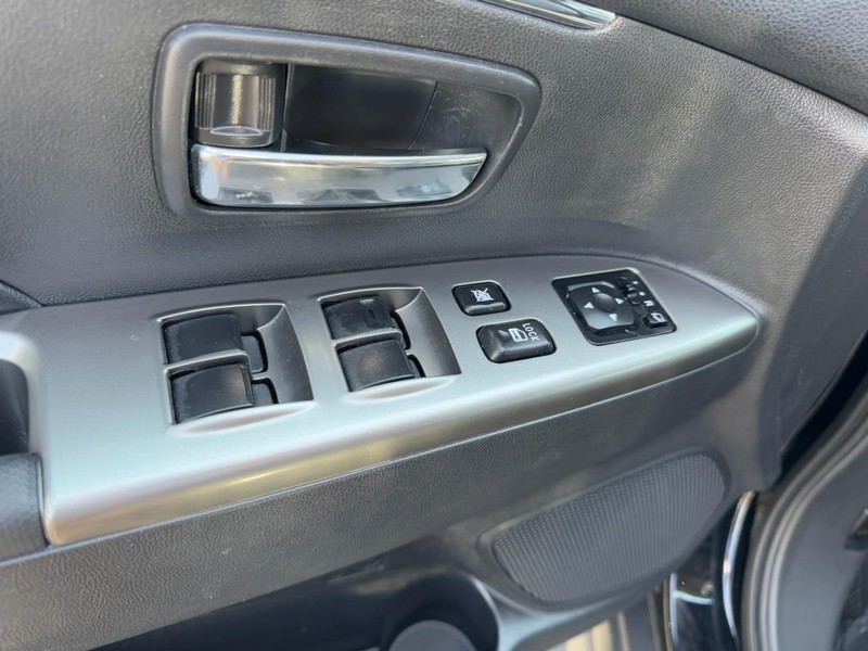 Mitsubishi Outlander Sport Vehicle Image 15