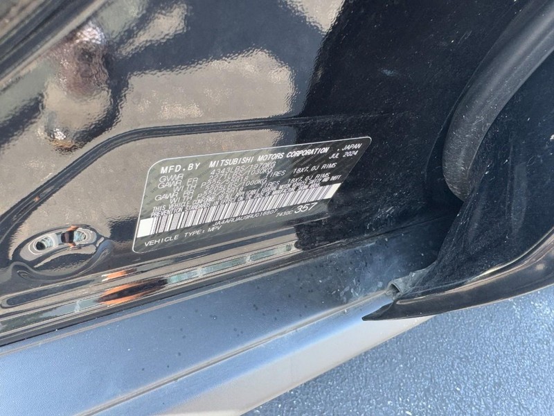 Mitsubishi Outlander Sport Vehicle Image 24