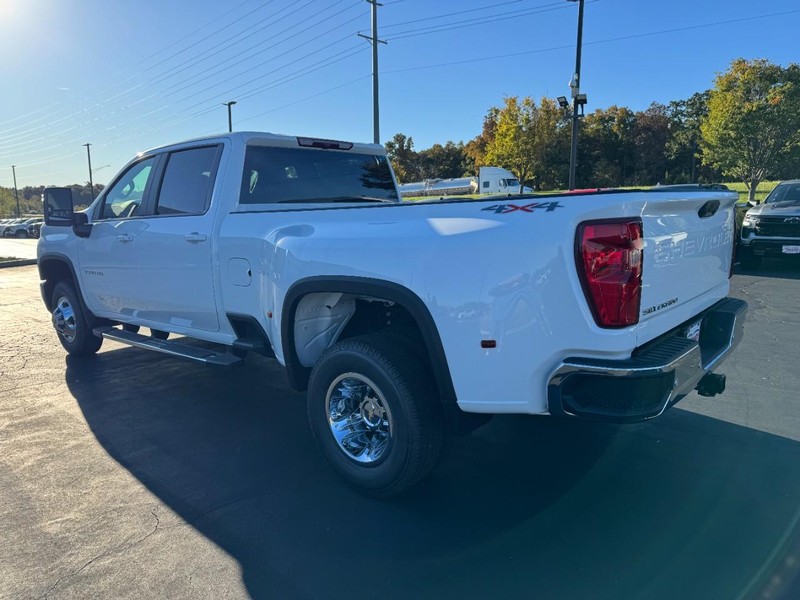 Chevrolet Silverado 3500HD Vehicle Image 05