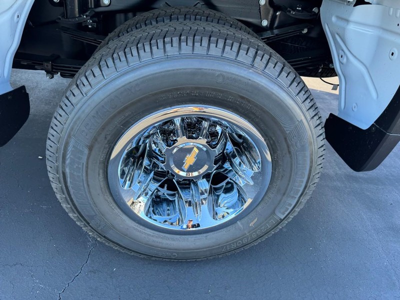 Chevrolet Silverado 3500HD Vehicle Image 06