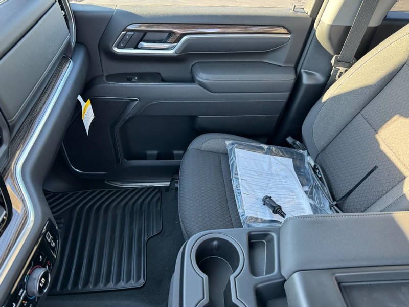 Chevrolet Silverado 3500HD Vehicle Image 09