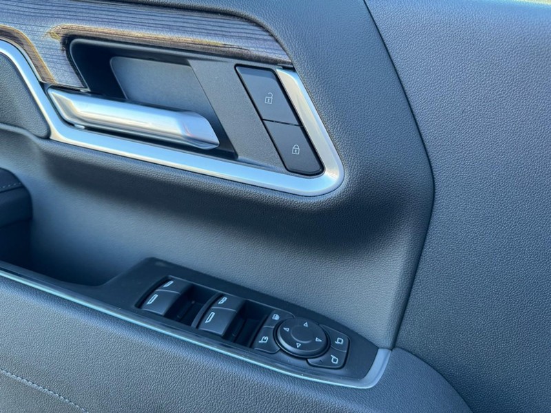 Chevrolet Silverado 3500HD Vehicle Image 11