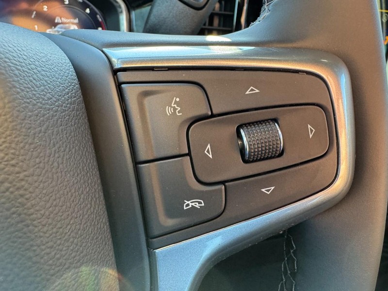 Chevrolet Silverado 3500HD Vehicle Image 14