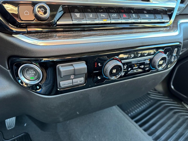 Chevrolet Silverado 3500HD Vehicle Image 15