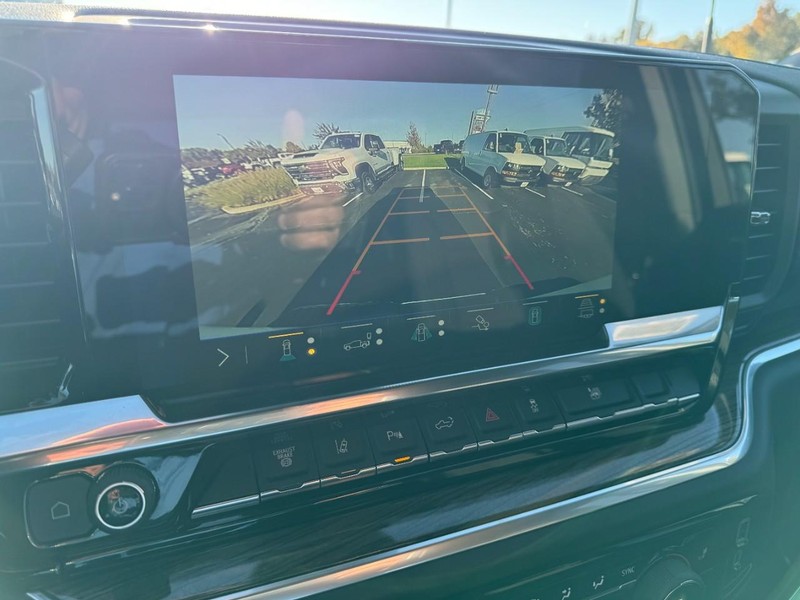 Chevrolet Silverado 3500HD Vehicle Image 18