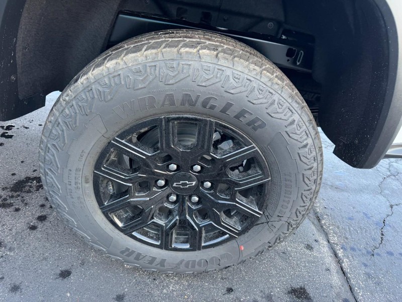 Chevrolet Colorado Vehicle Image 06