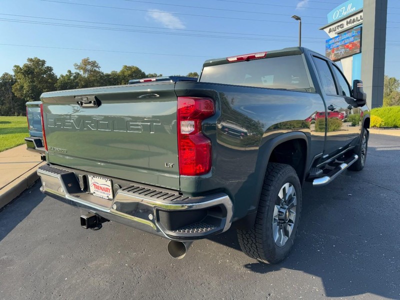 Chevrolet Silverado 2500HD Vehicle Image 03