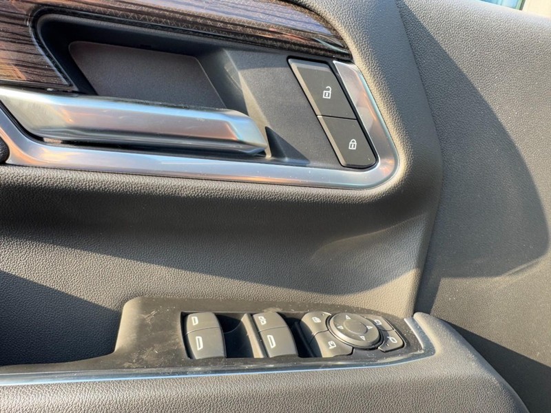 Chevrolet Silverado 2500HD Vehicle Image 10