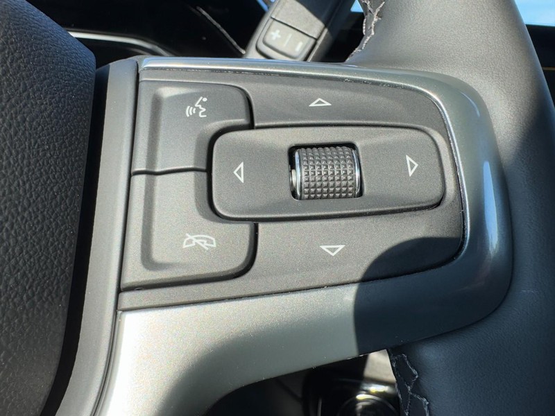 Chevrolet Silverado 2500HD Vehicle Image 13