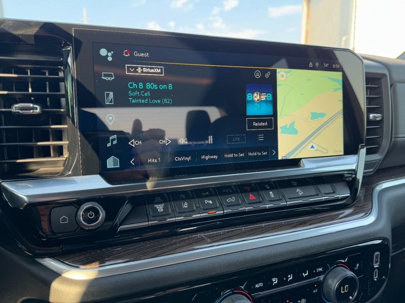 Chevrolet Silverado 2500HD Vehicle Image 15