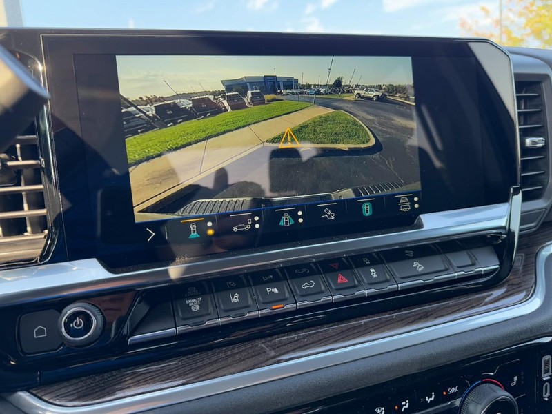 Chevrolet Silverado 2500HD Vehicle Image 17