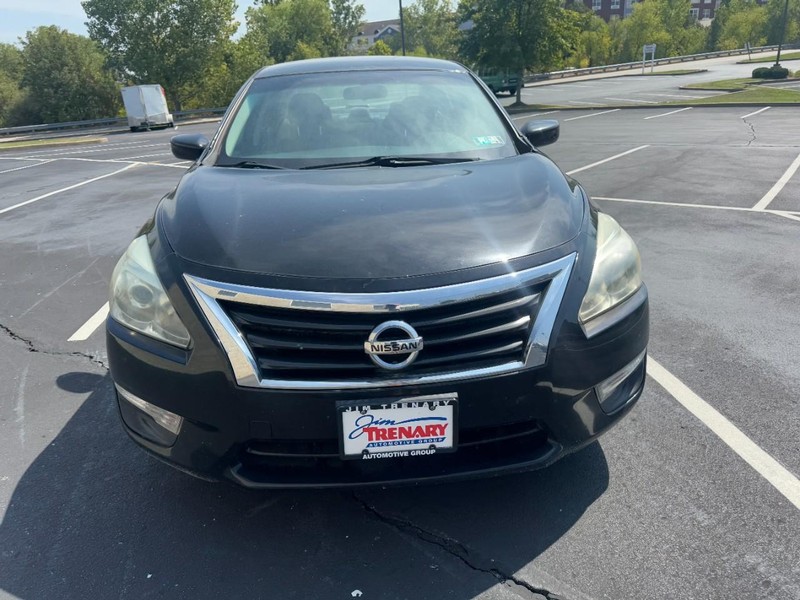 Nissan Altima Vehicle Image 02