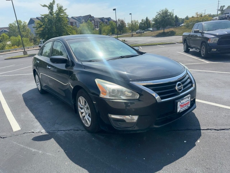 Nissan Altima Vehicle Image 03