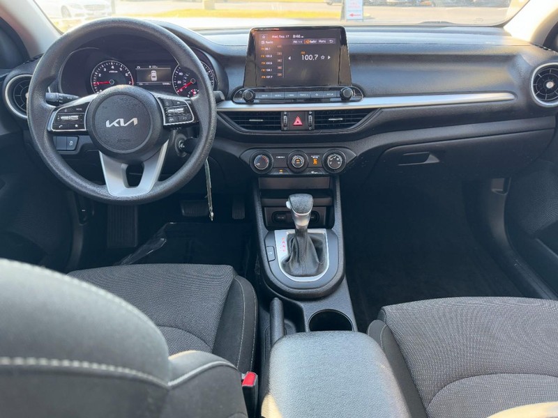 Kia Forte Vehicle Image 11