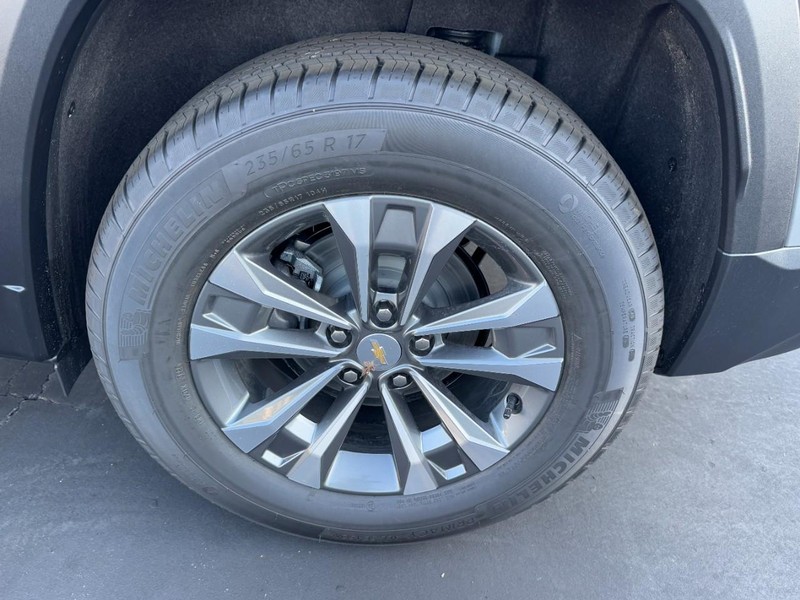 Chevrolet Equinox Vehicle Image 06