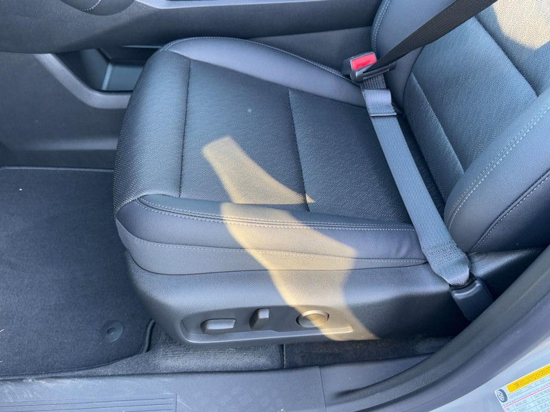 Chevrolet Equinox Vehicle Image 10