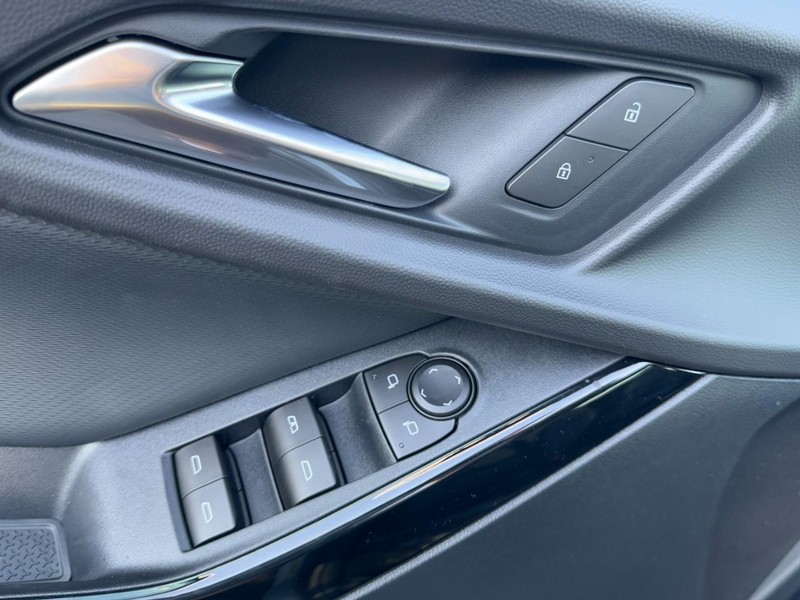 Chevrolet Equinox Vehicle Image 11