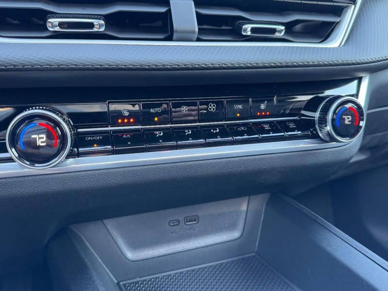 Chevrolet Equinox Vehicle Image 14