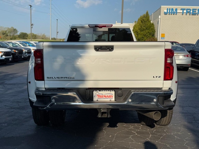 Chevrolet Silverado 3500HD Vehicle Image 04
