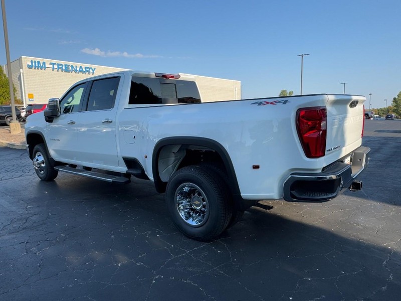 Chevrolet Silverado 3500HD Vehicle Image 05