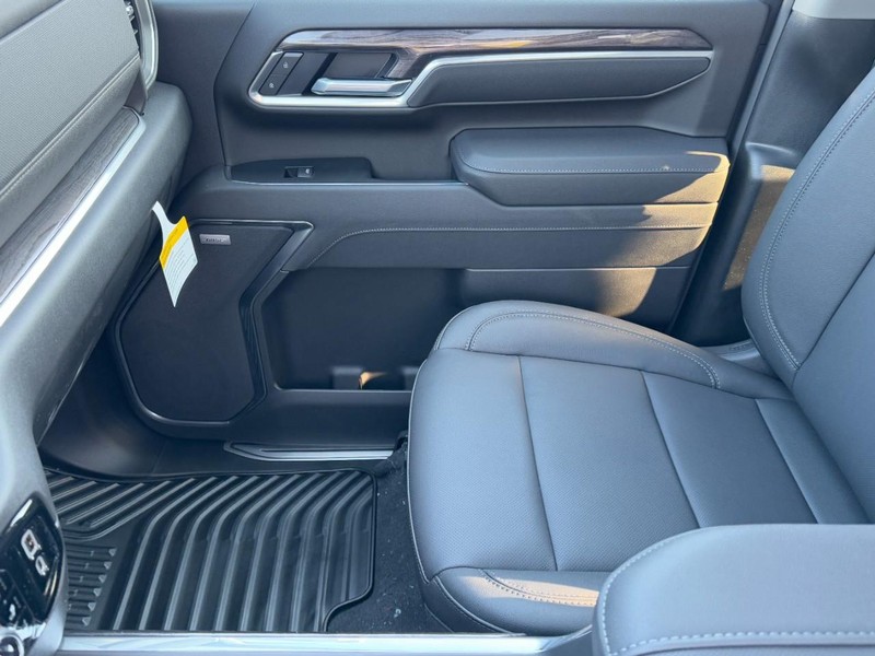 Chevrolet Silverado 3500HD Vehicle Image 10