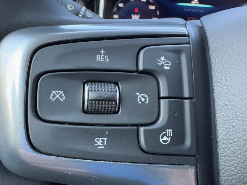 Chevrolet Silverado 3500HD Vehicle Image 14