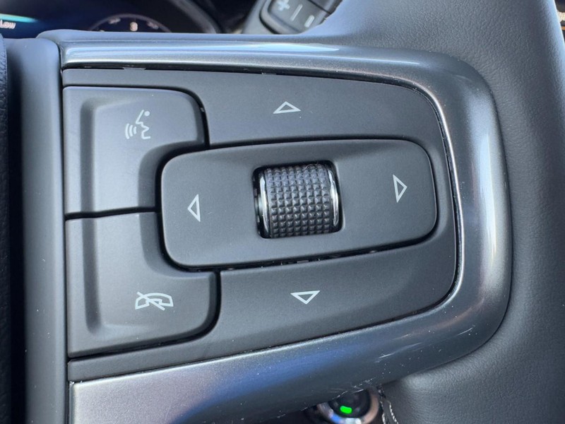 Chevrolet Silverado 3500HD Vehicle Image 15