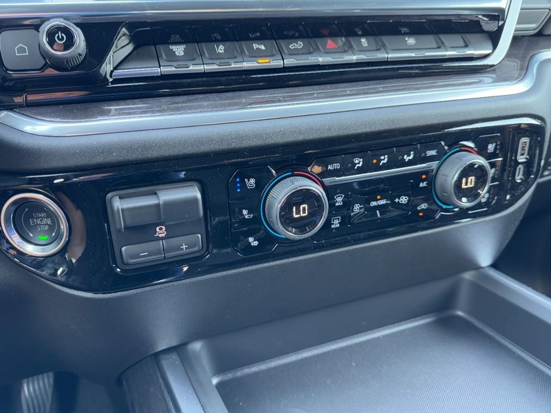 Chevrolet Silverado 3500HD Vehicle Image 16