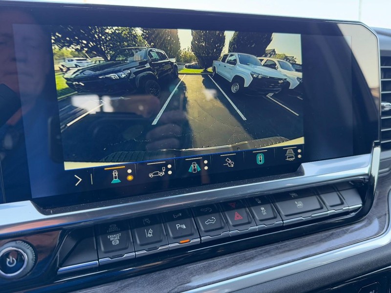 Chevrolet Silverado 3500HD Vehicle Image 19