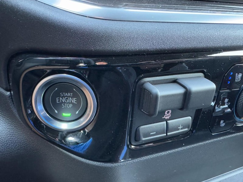 Chevrolet Silverado 3500HD Vehicle Image 20