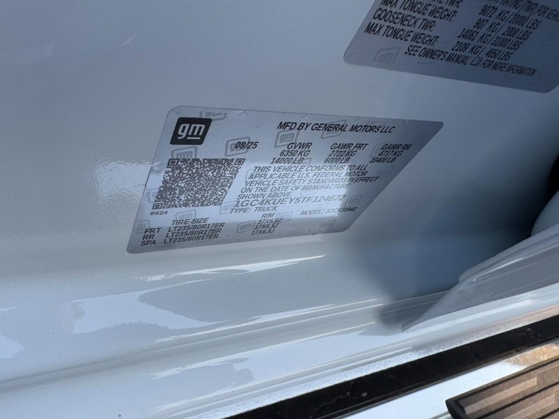 Chevrolet Silverado 3500HD Vehicle Image 21