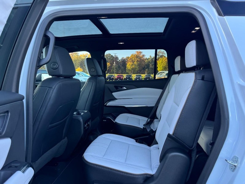 Chevrolet Traverse Vehicle Image 08