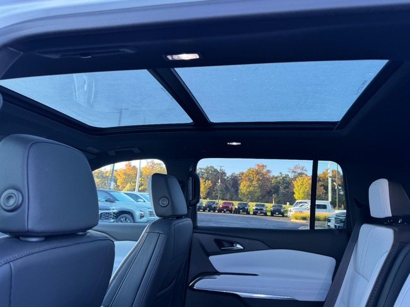 Chevrolet Traverse Vehicle Image 09