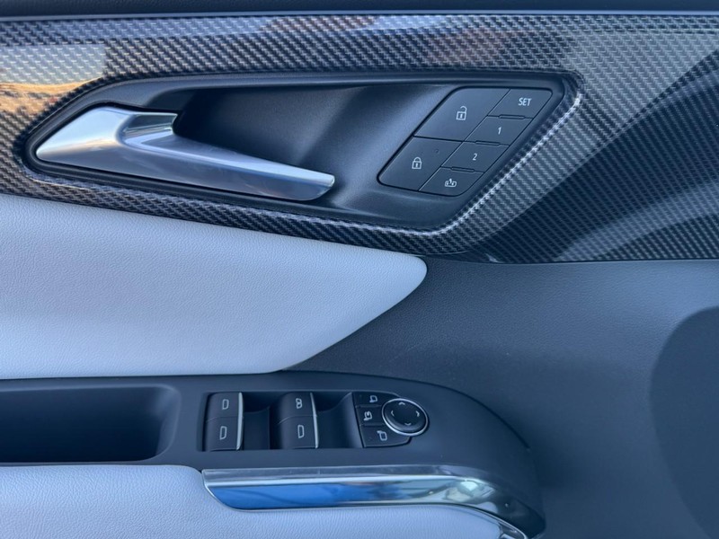 Chevrolet Traverse Vehicle Image 13