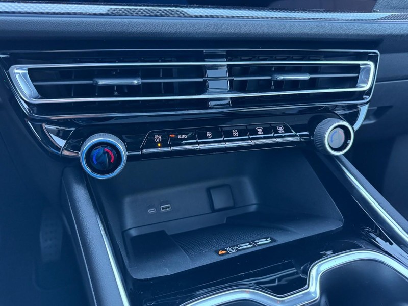 Chevrolet Traverse Vehicle Image 16