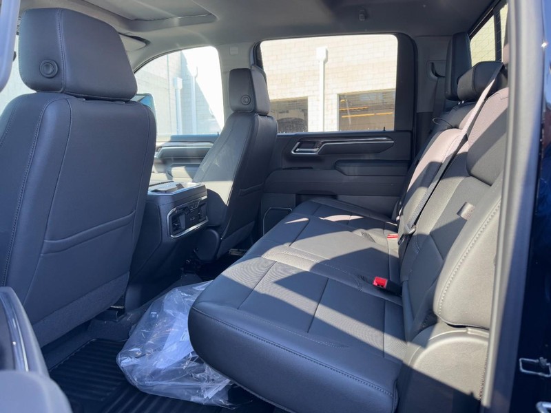 Chevrolet Silverado 2500HD Vehicle Image 09