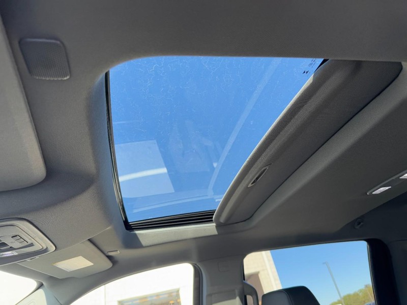 Chevrolet Silverado 2500HD Vehicle Image 10