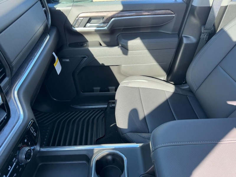 Chevrolet Silverado 2500HD Vehicle Image 11