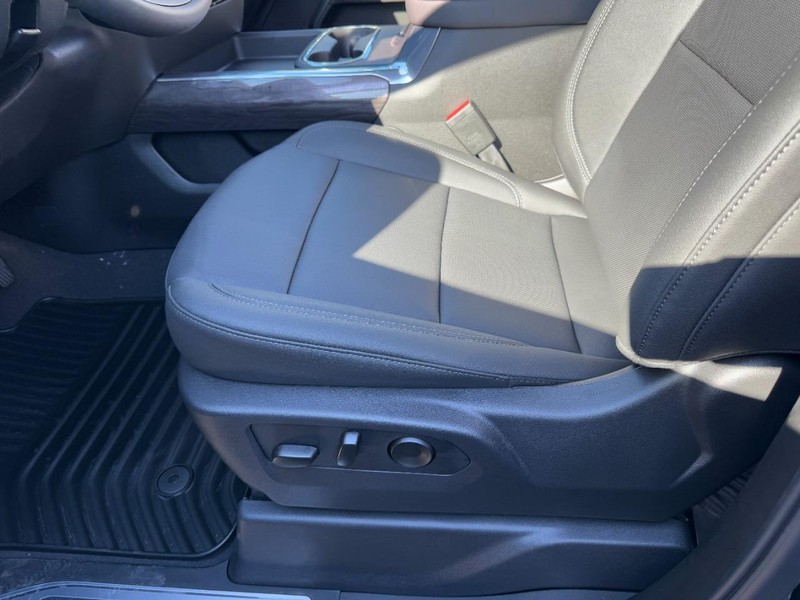 Chevrolet Silverado 2500HD Vehicle Image 12