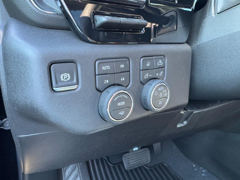 Chevrolet Silverado 2500HD Vehicle Image 13