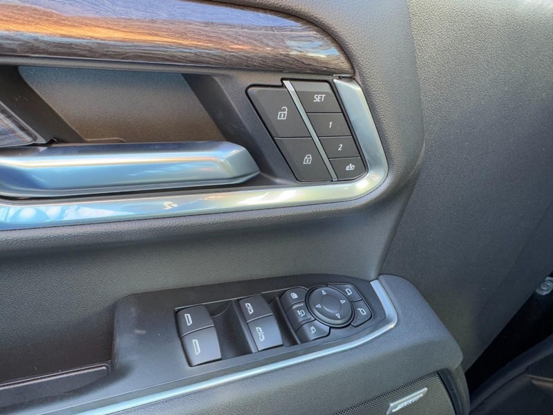 Chevrolet Silverado 2500HD Vehicle Image 14