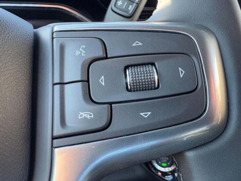 Chevrolet Silverado 2500HD Vehicle Image 16